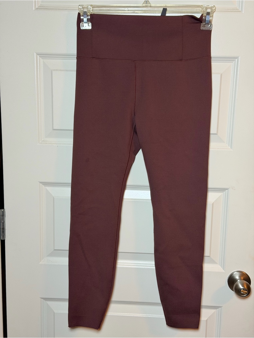 Vuori High-Waist Leggings in Plum